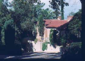 Moreno_Estate_Grounds.JPG (71544 bytes)